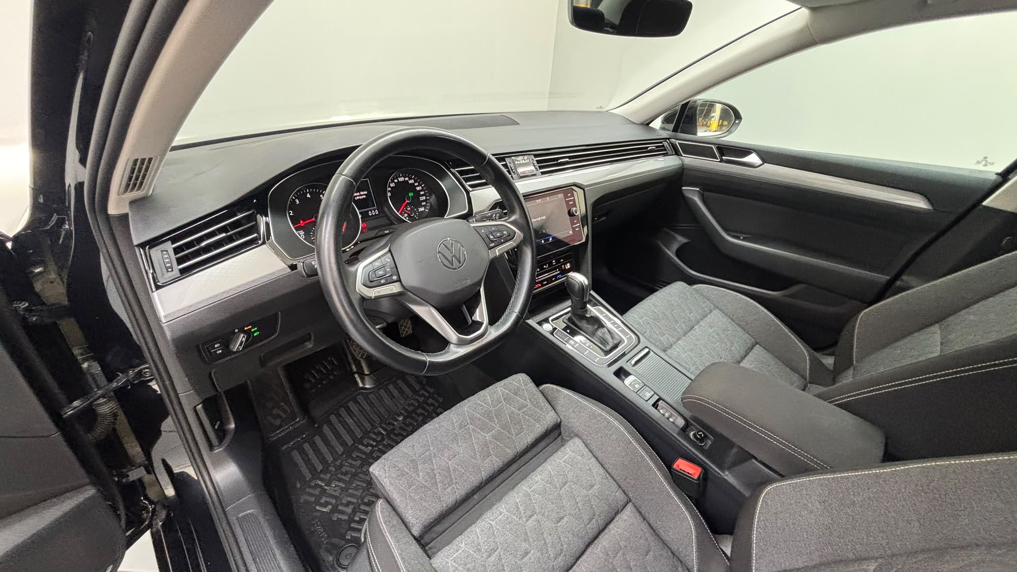 VOLKSWAGEN PASSAT 23